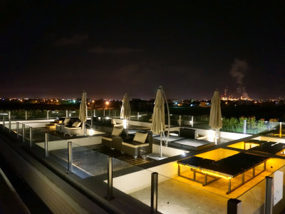 Loherb Night: Glow Sticks Light Up a Dreamy Evening